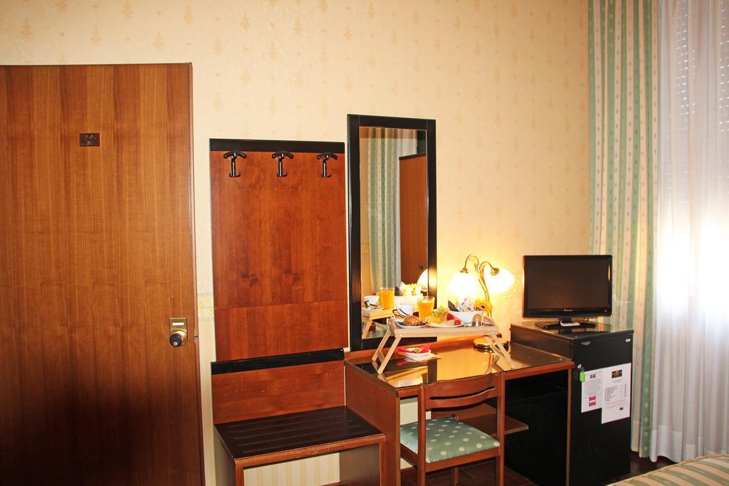 Albergo Ristorante Leon D'Oro ノヴェンタ・ディ・ピアーヴェ エクステリア 写真