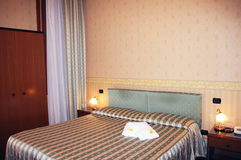 Albergo Ristorante Leon D'Oro ノヴェンタ・ディ・ピアーヴェ エクステリア 写真