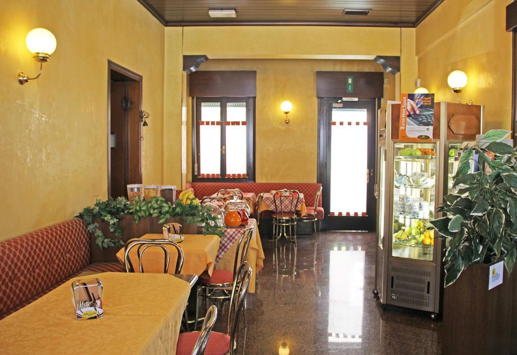 Albergo Ristorante Leon D'Oro ノヴェンタ・ディ・ピアーヴェ エクステリア 写真