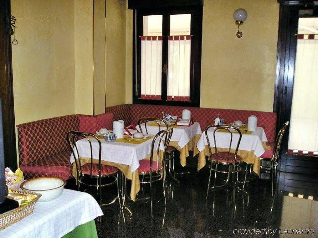 Albergo Ristorante Leon D'Oro ノヴェンタ・ディ・ピアーヴェ エクステリア 写真