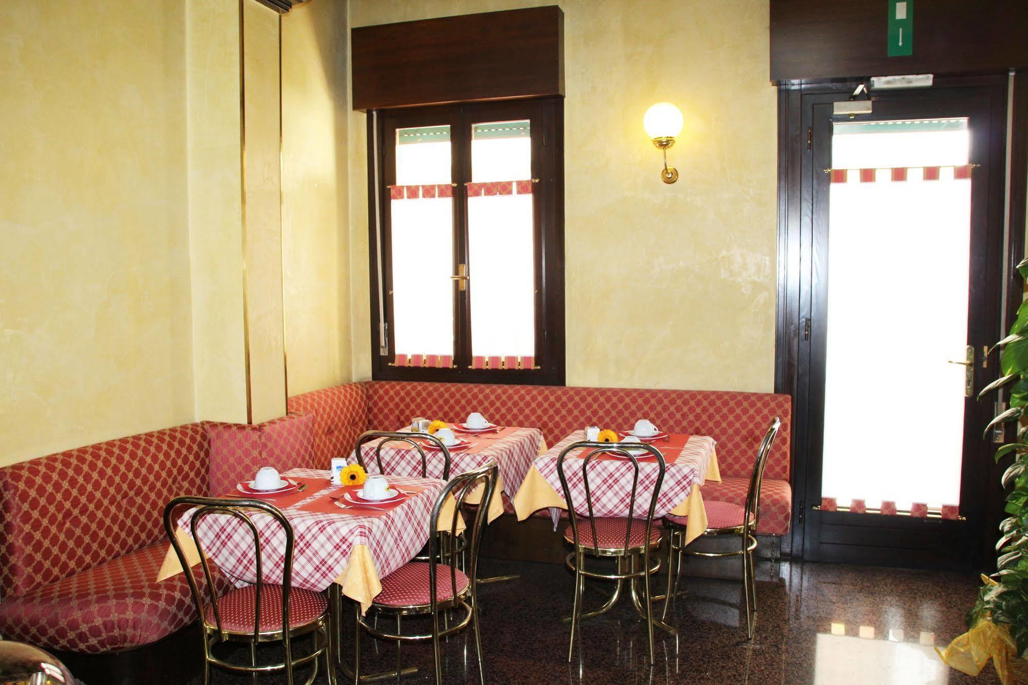 Albergo Ristorante Leon D'Oro ノヴェンタ・ディ・ピアーヴェ エクステリア 写真